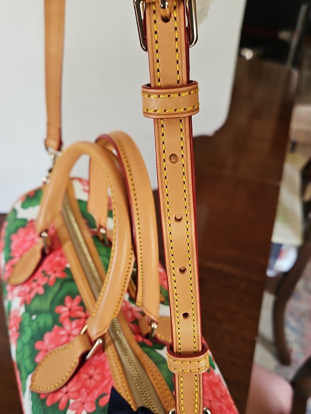 NWT Dooney & Bourke Floral Hydrangea Satchel with Matching Zip Pouch & Key Fob - Picture 9 of 16